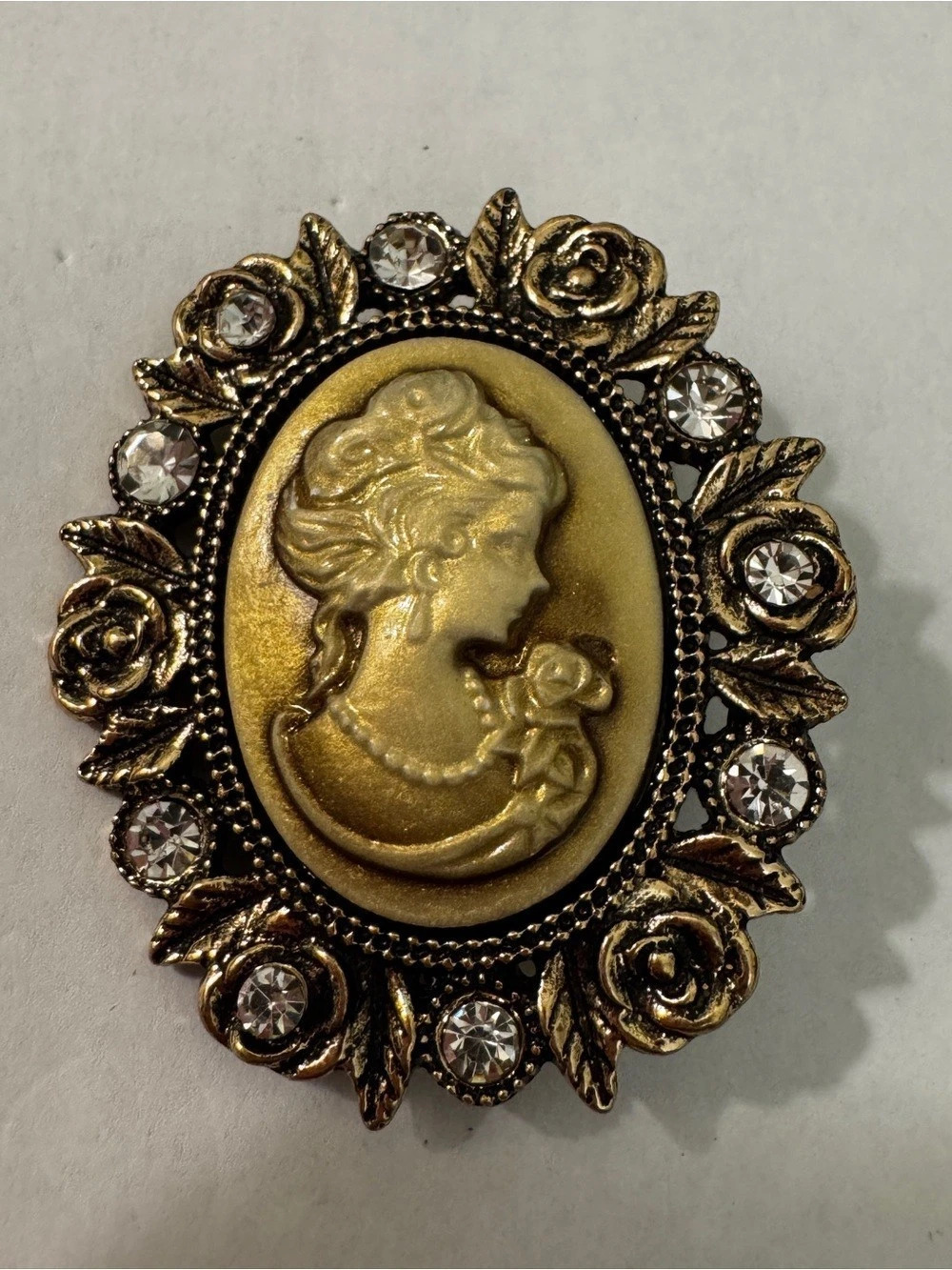 Gold Tone Cameo Rhinestone Brooch 218